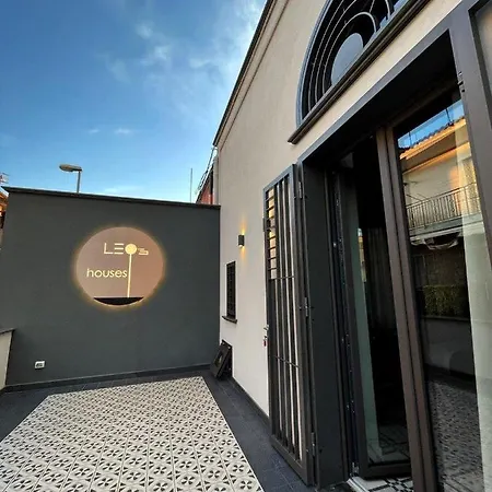 Leo's Houses Apartment
